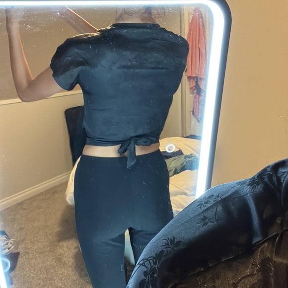 Black floral tie crop top - Picture 3 of 5